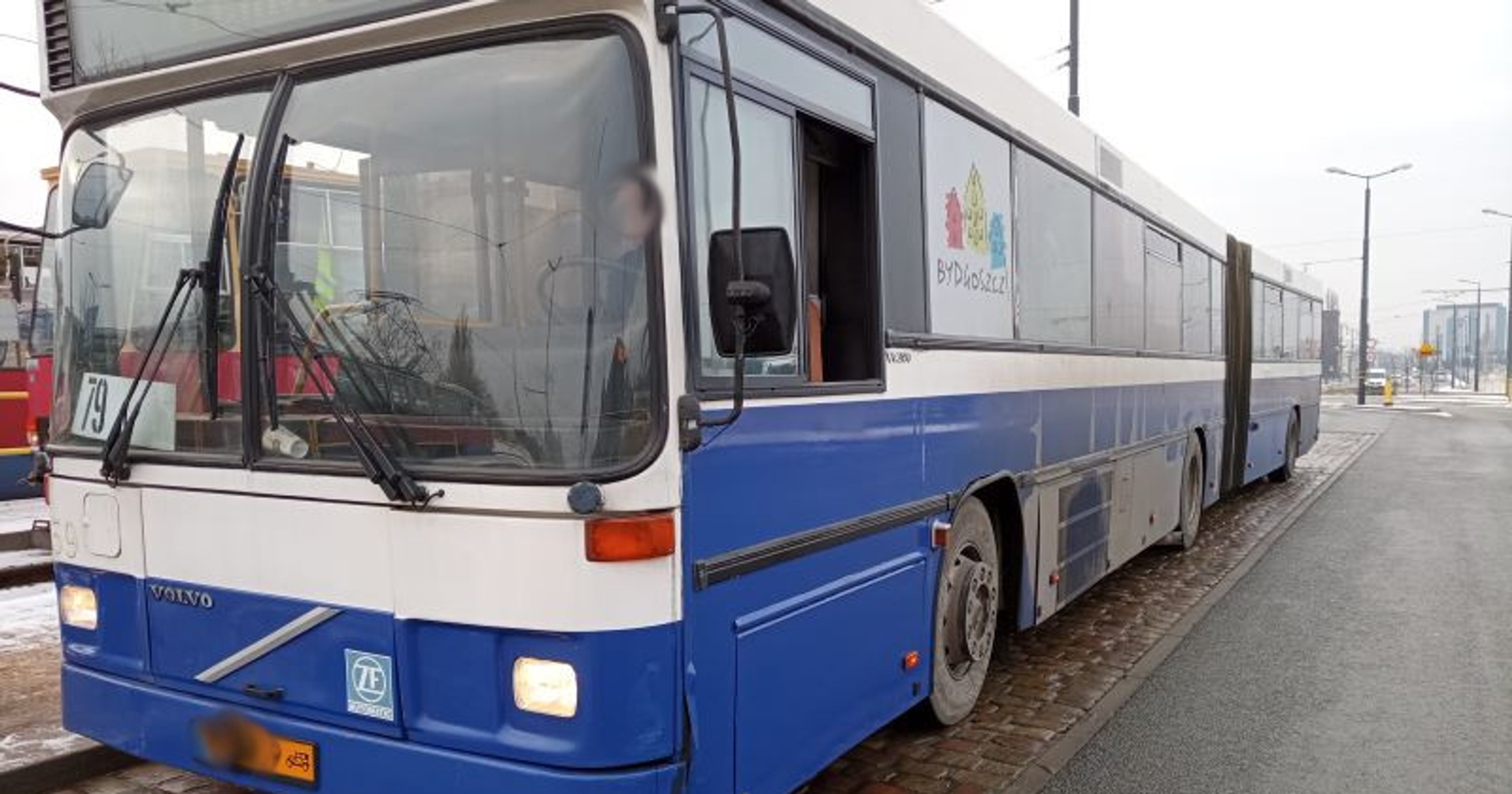 Zabytkowy autobus Volvo w opłakanym stanie