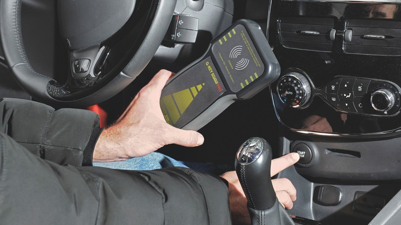 Zbudowanie sprzętu do kradzieży auta kosztuje nie więcej niż kilkaset zł