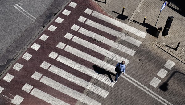 Pieszy jest na przejściu, a ty chcesz ruszyć. Możesz? Niewiedza to ogromny mandat