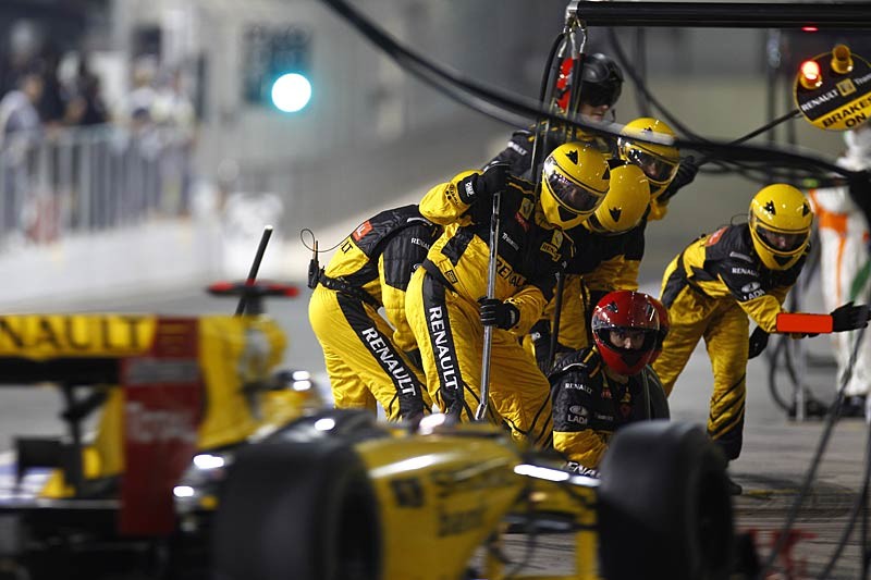 Grand Prix Abu Dhabi 2010: Vettel najmłodszym mistrzem świata, Kubica 5. (relacja, wyniki)