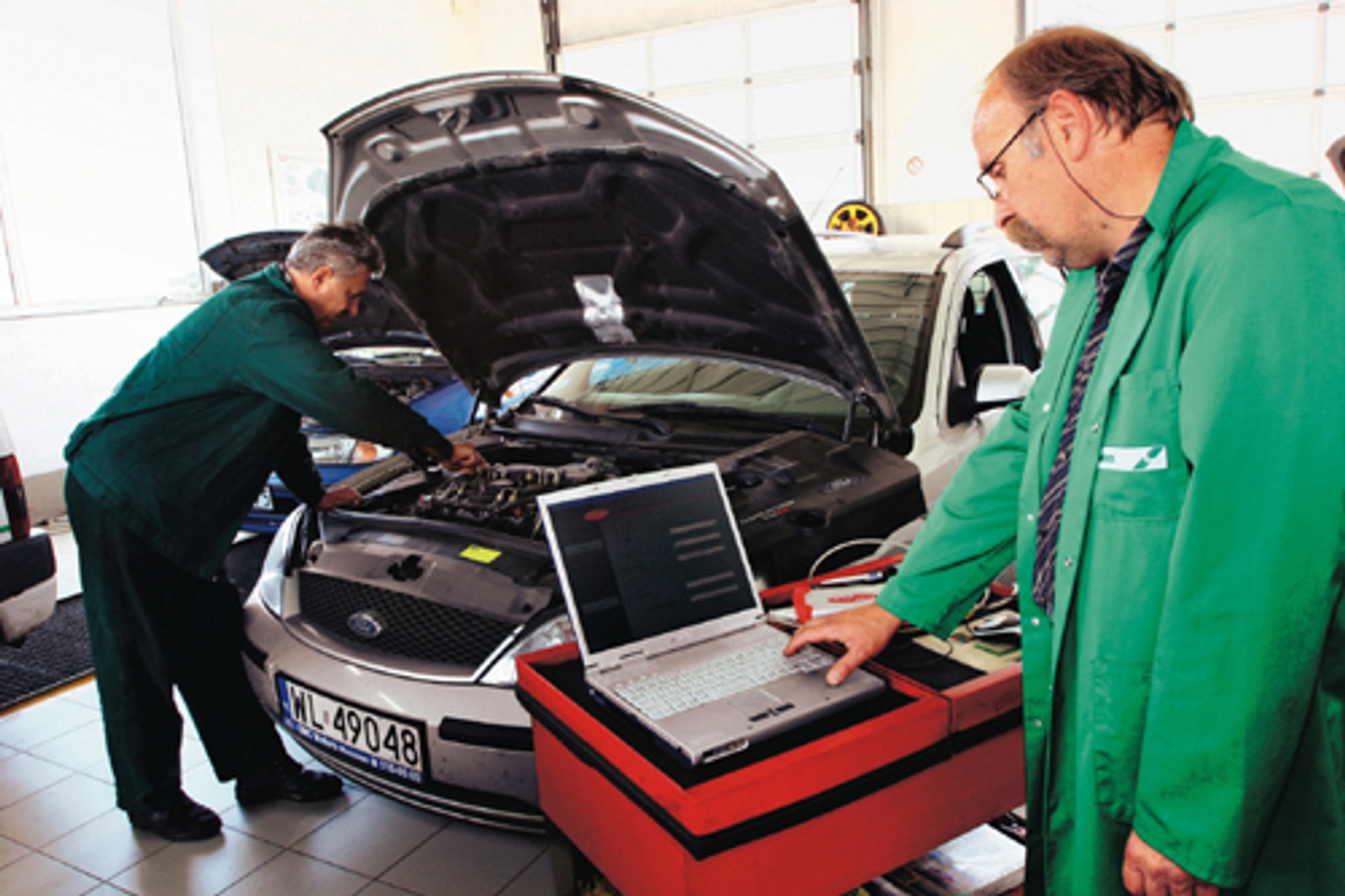 Jak zdiagnozować usterkę na podstawie wyglądu spalin?
