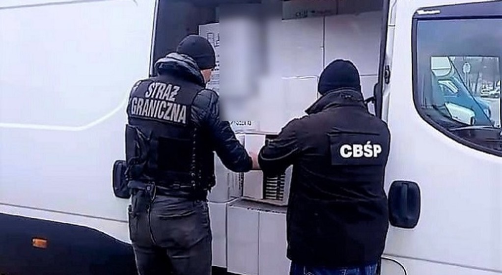 Zatrzymali busa. Strażnicy oniemieli, gdy zajrzeli na "pakę". Tyle tego było