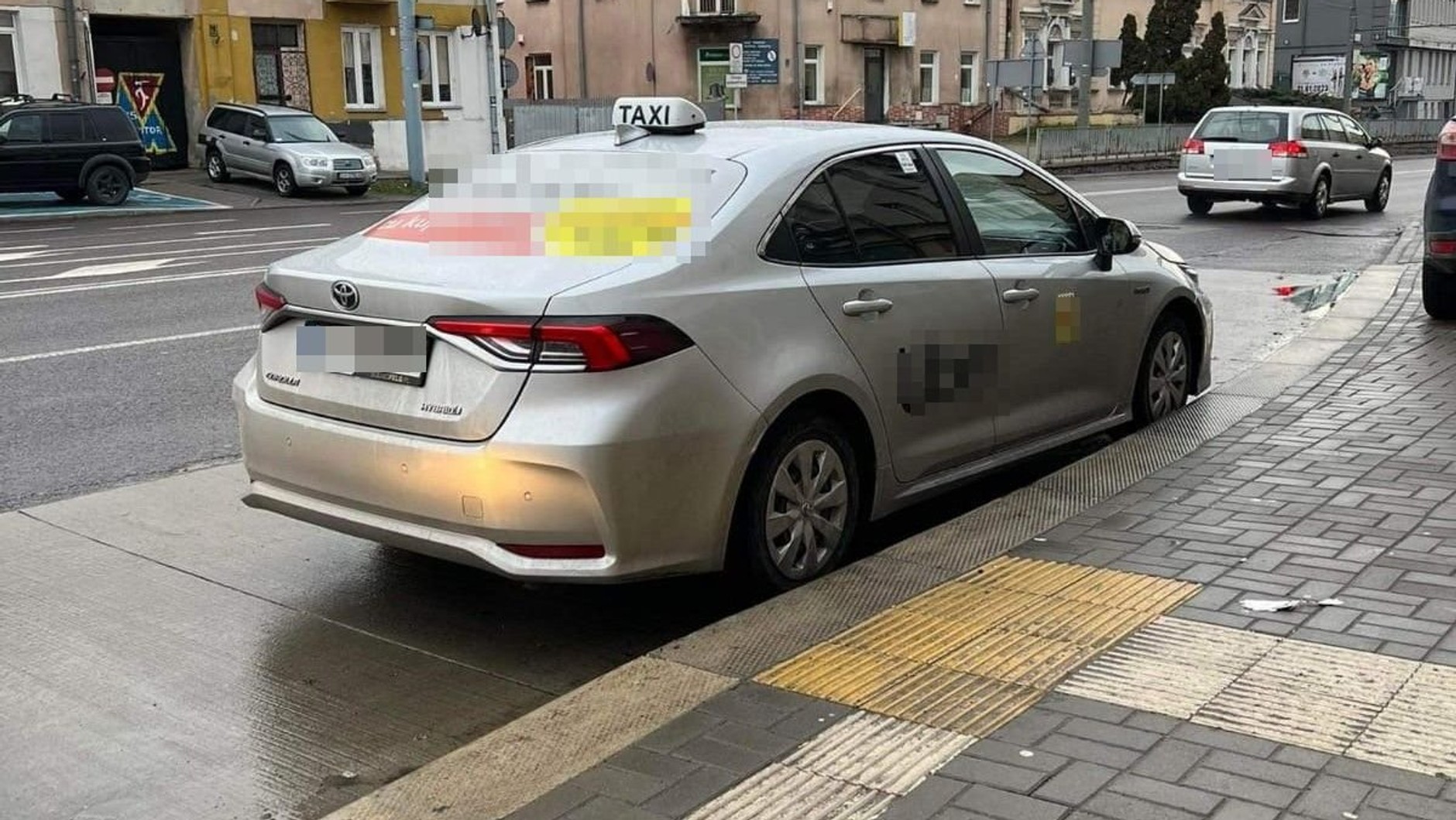 Taksówka zatrzymana przez policjantów po służbie