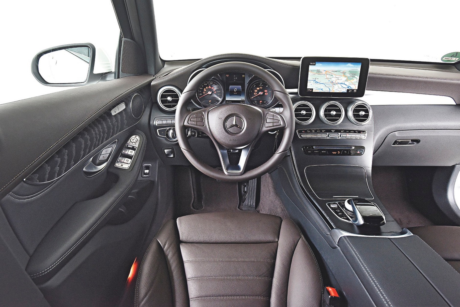 Porównanie na szczycie: nowe Volvo XC60 vs nowe Audi Q5 i Mercedes GLC