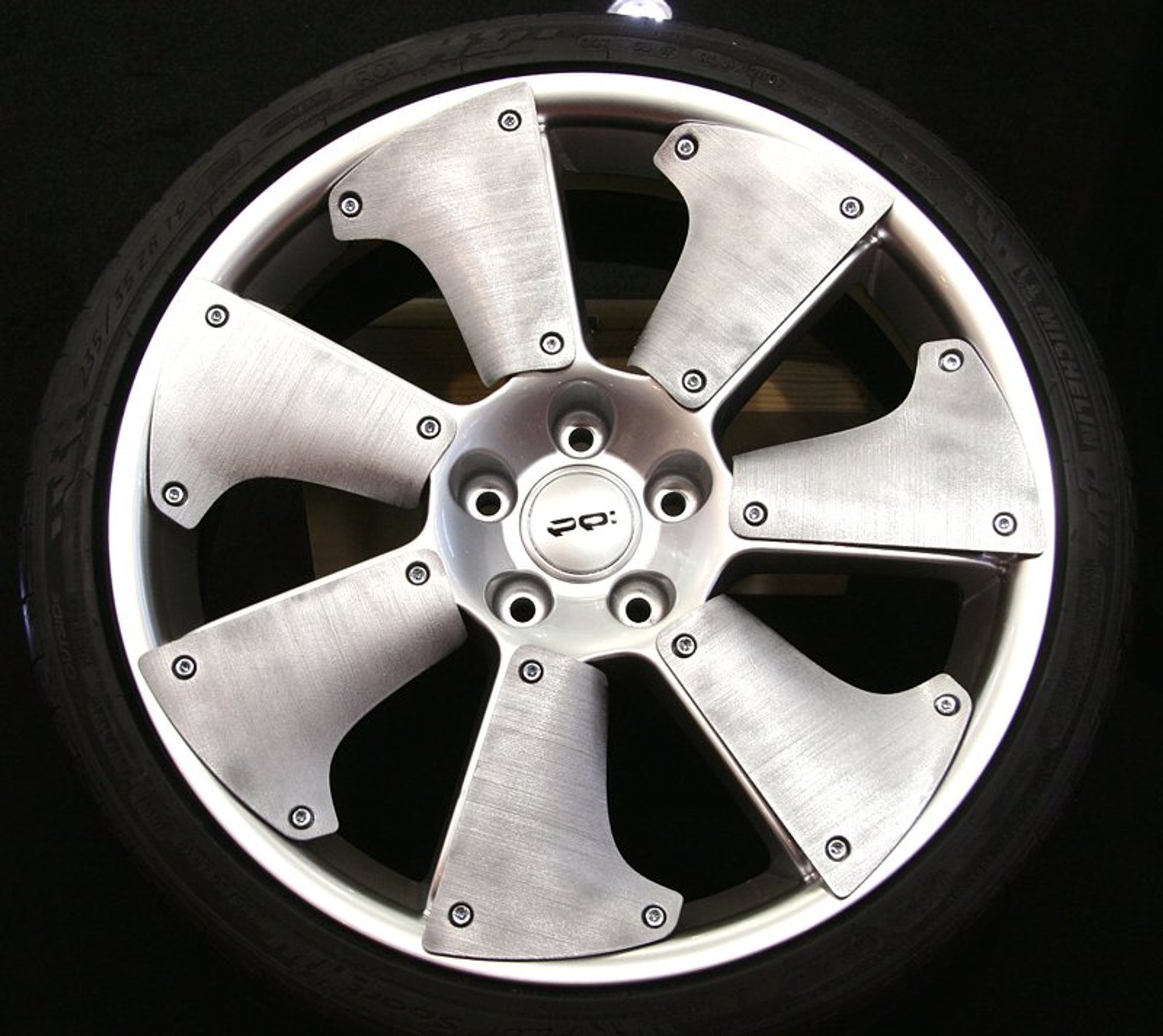 Essen Motor Show 2007: Moc i elektrownia pod maską (fotogaleria 3)