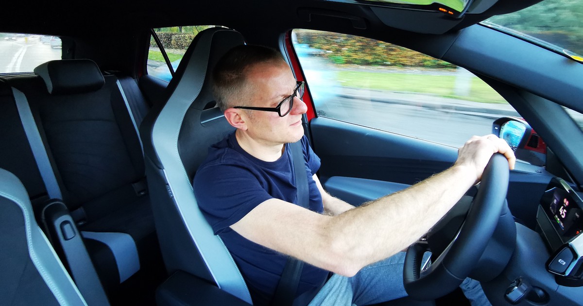 W warunkach miejskich elektryczny VW ID.3 jest szybki i zwinny. Dodatkowo może być nieprawdopodobnie "wypakowany" funkcjami autonomicznymi
