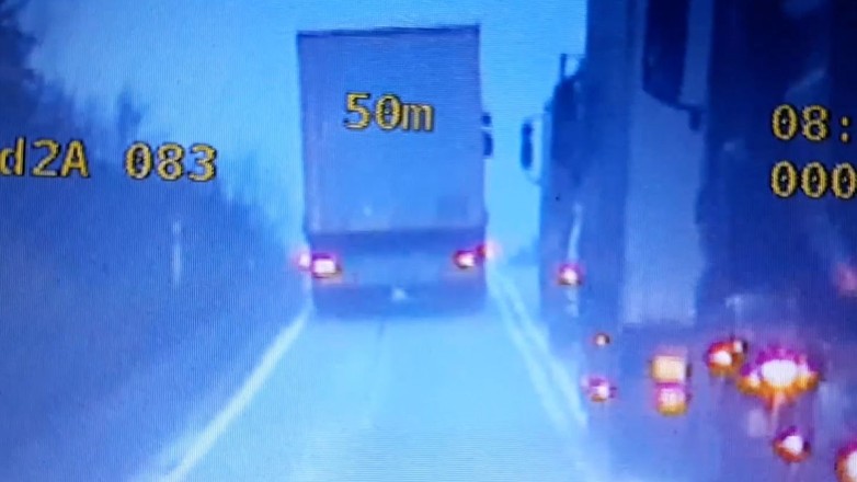 Niebezpieczne wyprzedzanie ciężarówki