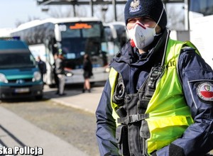 Kontrole na granicach przedłużone o kolejny miesiąc