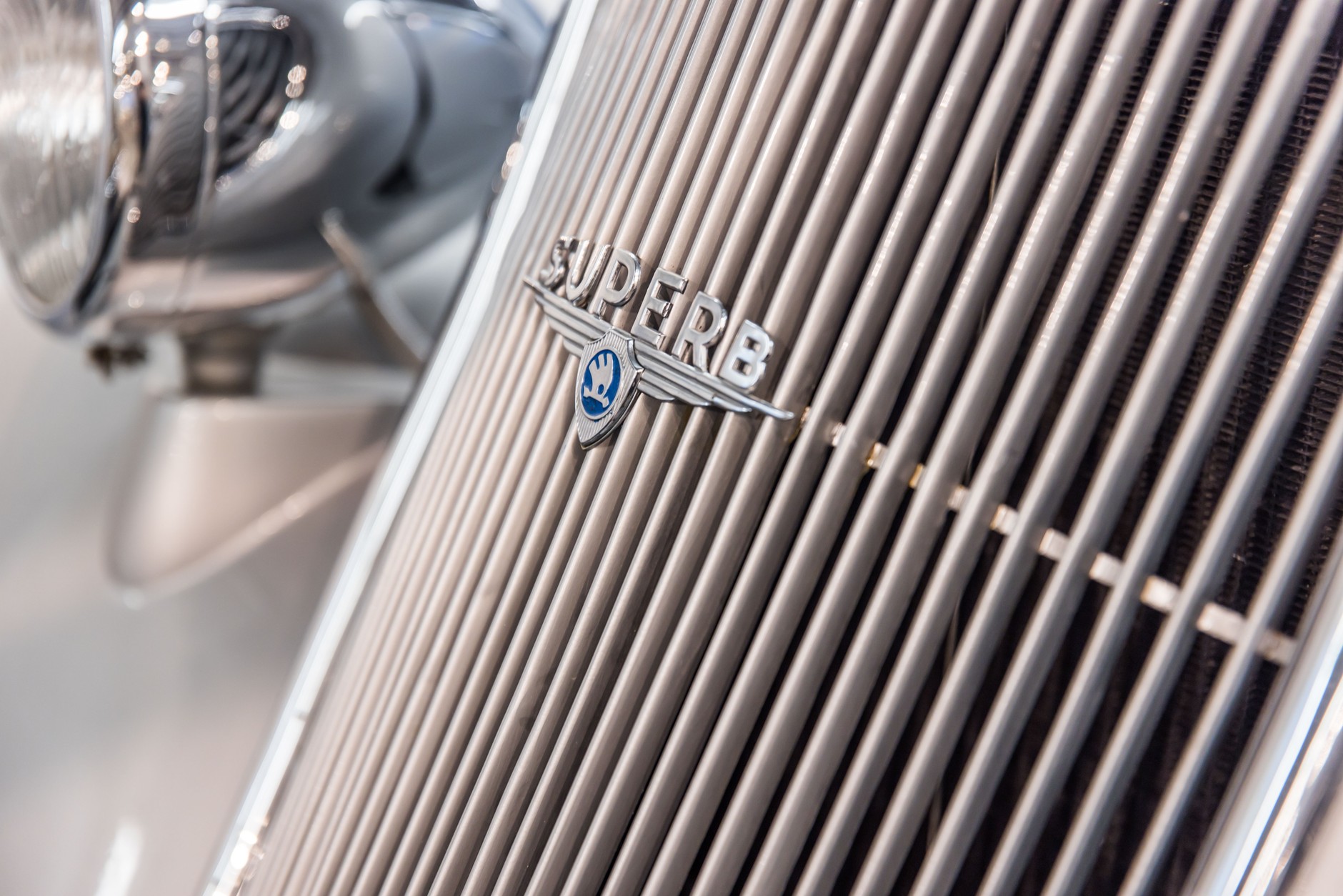 klasyczna Škoda Superb w ŠKODA Muzeum Mladá Boleslav