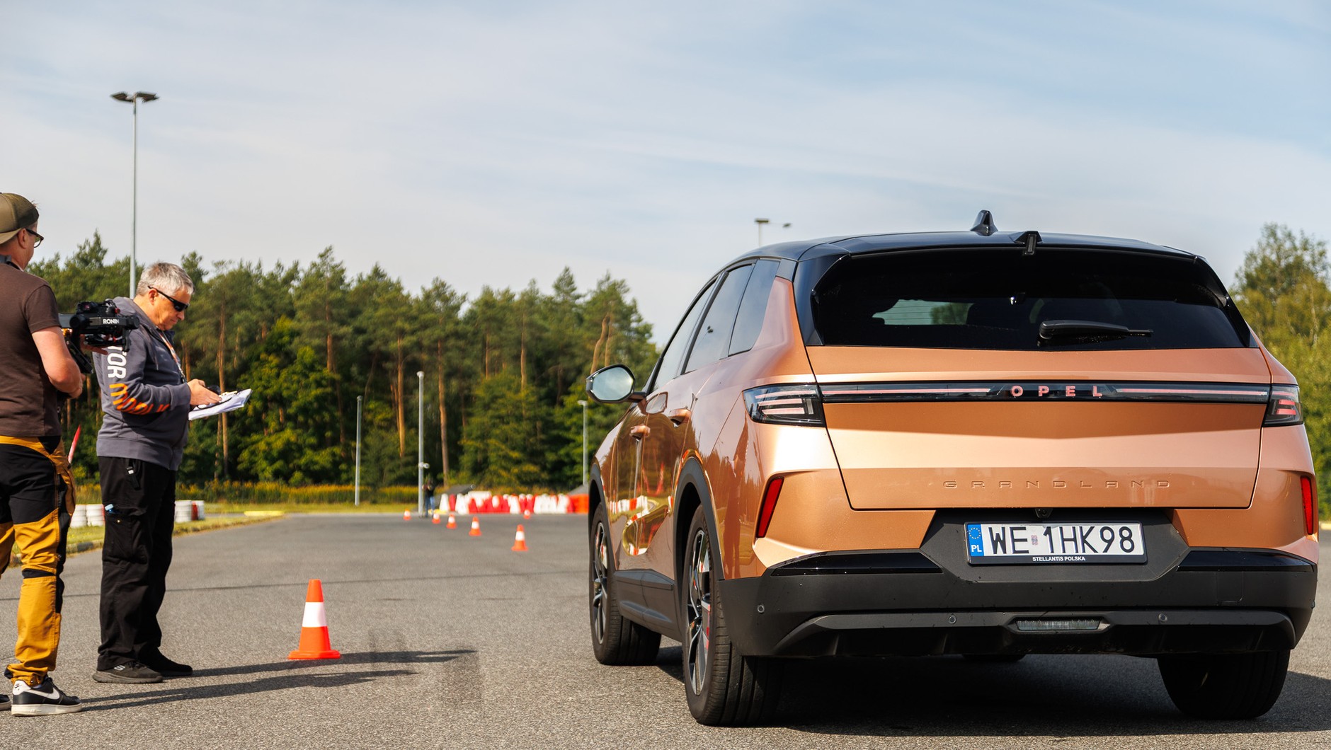 Opel Grandland okazał się najsłabszy podczas próby czasowej. Auto nastawione na komfort zawsze traci na łukach