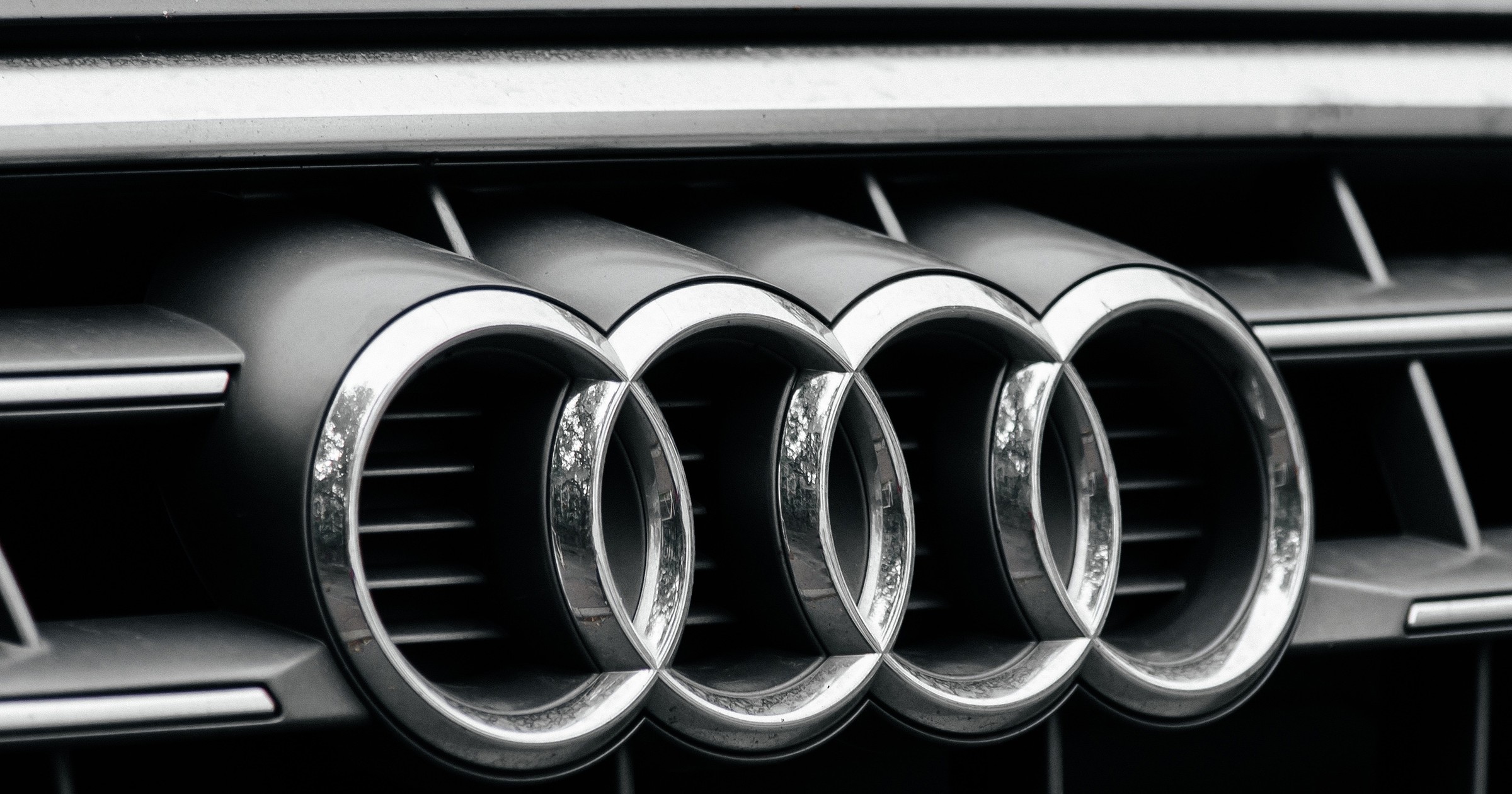 Osłona chłodnicy z logo Audi - zdj. ilustracyjne