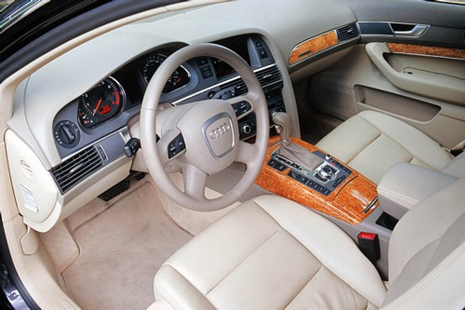 Audi A6 3.2 24V FSI quattro - Niełatwe do krytyki