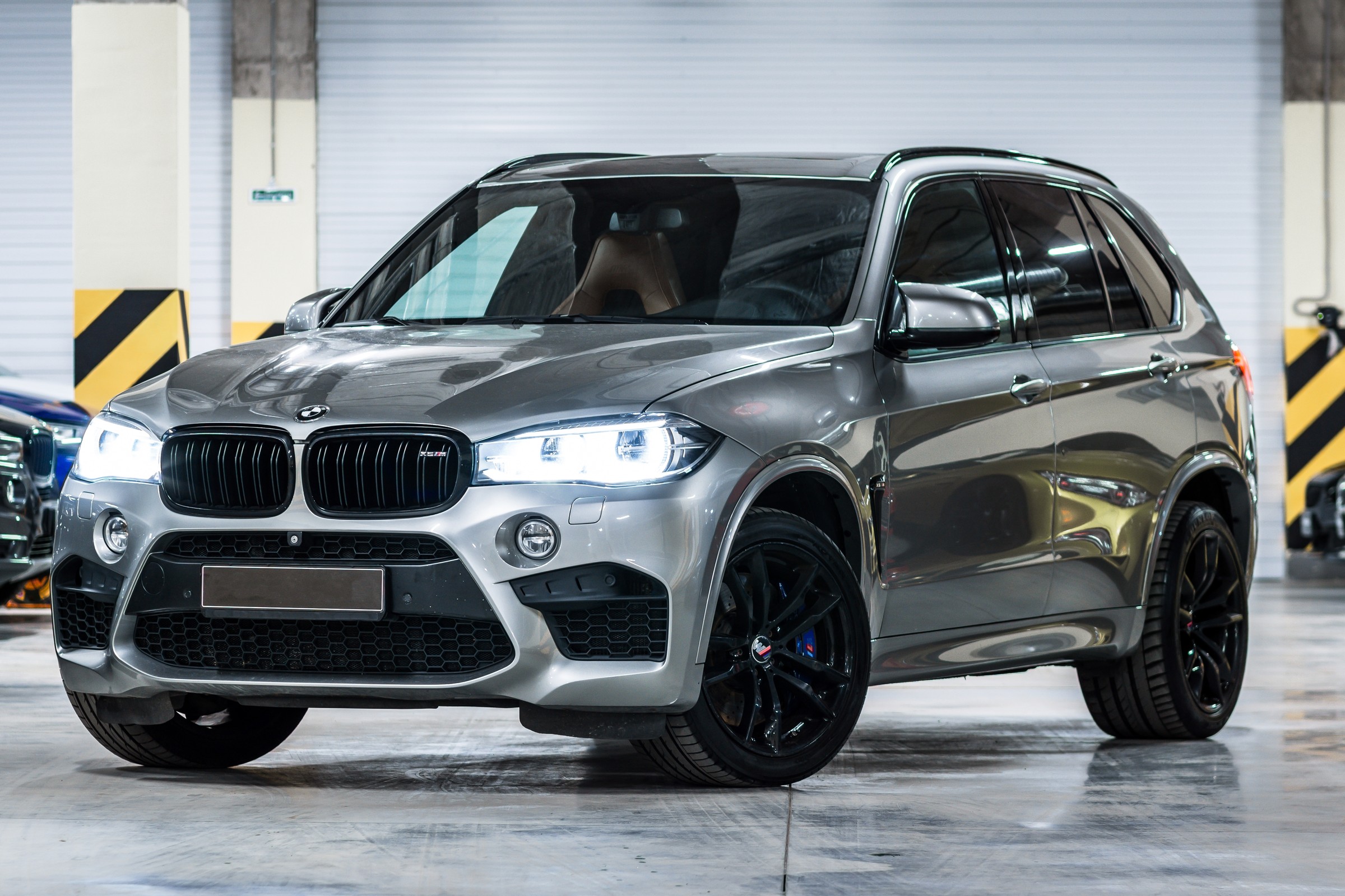 W Rosji pracuje fabryka podrabianych BMW. Klienci płacą fortunę, doceniają ich jedną istotną zaletę
