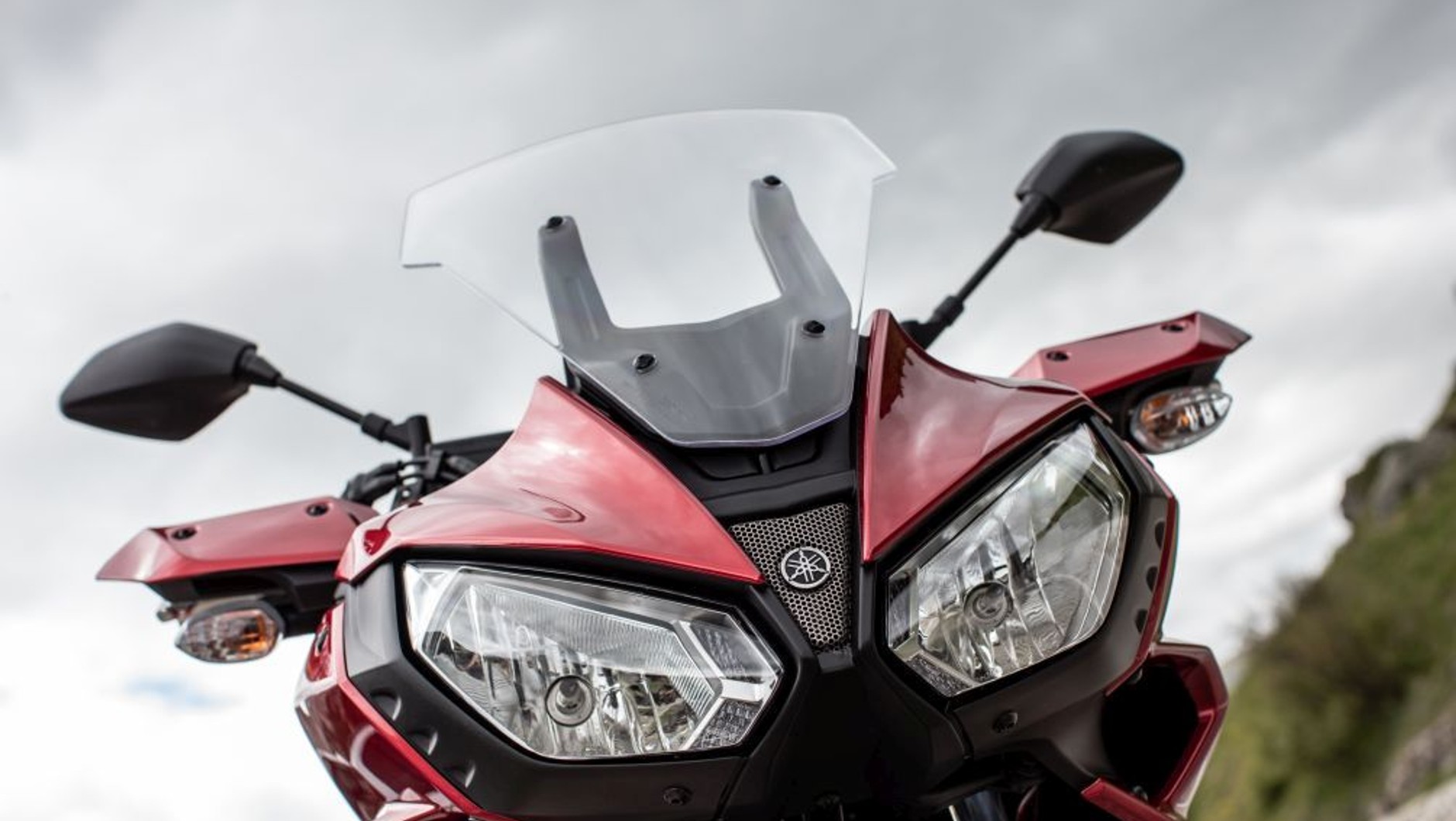 Charakterystyczny design Yamahy Tracer 700, którego prekursorem była pierwsza YZF-R6...