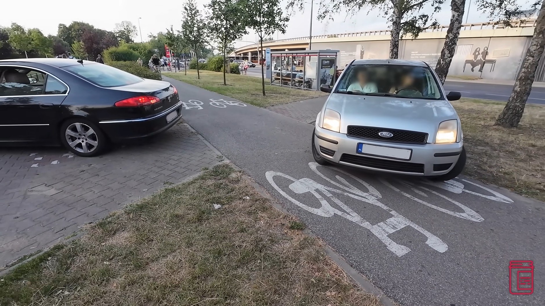 Jazda po chodniku i ścieżce rowerowej uwieczniona w trakcie jednej z akcji "Konfitury"