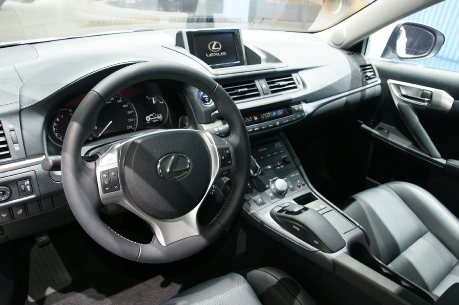 Genewa 2010: Lexus CT 200h - Ładniejsze wcielenie Priusa, czyli pierwszy kompaktowy Lexus