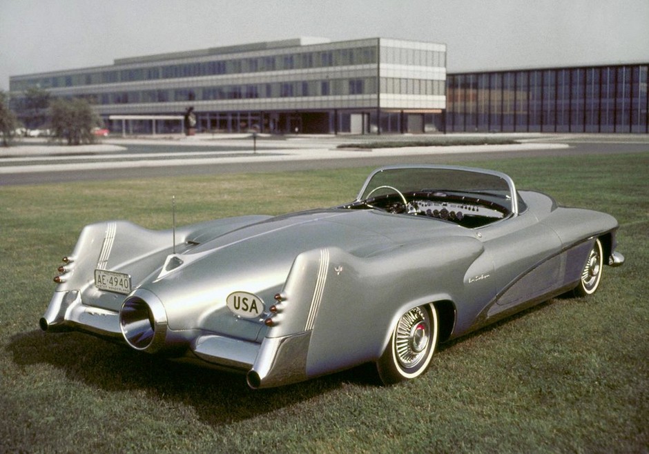 85 lat GM Design