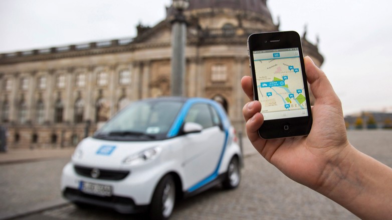 Samochód wypożyczany w ramach carsharingu lokalizuje się przez aplikację w telefonie