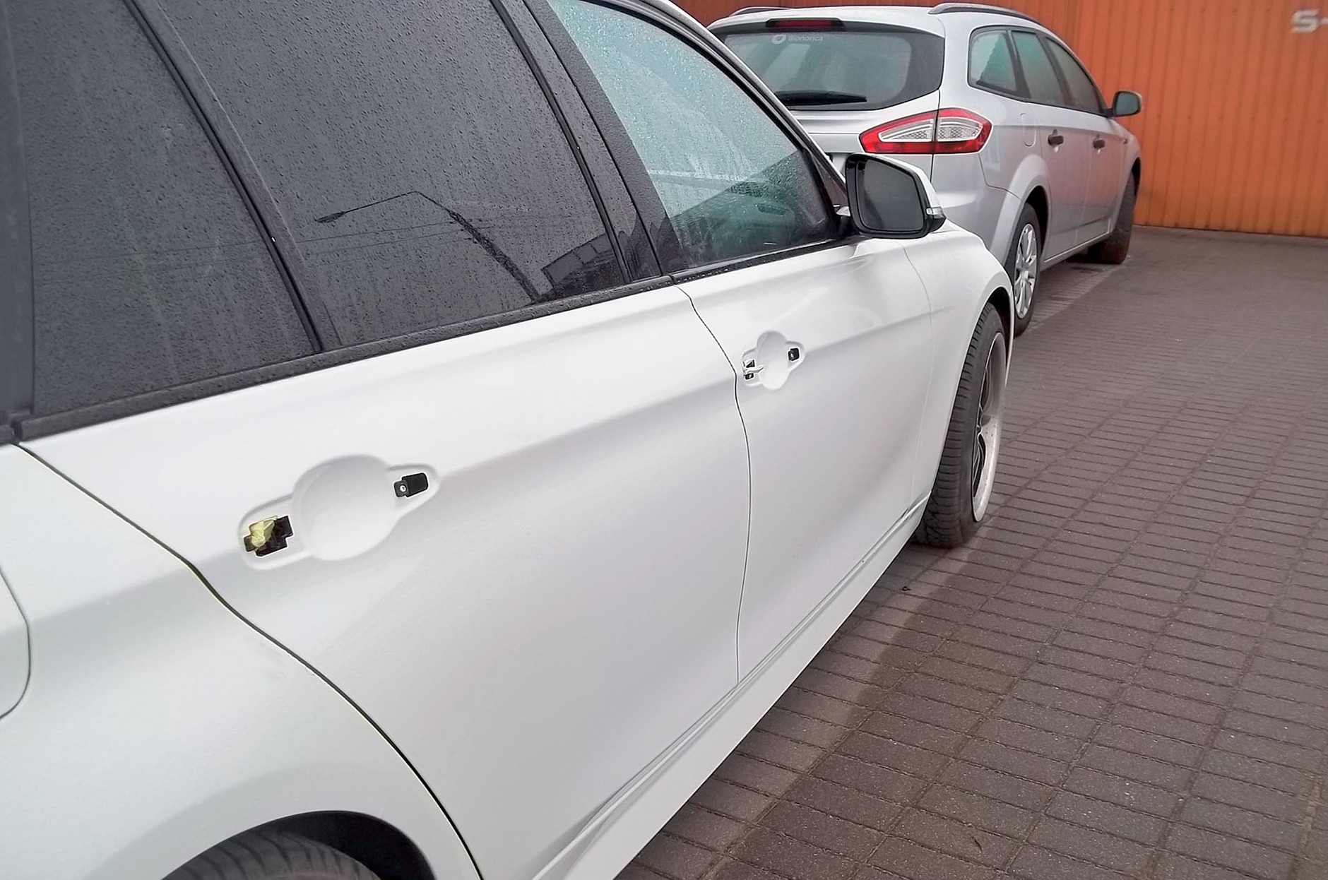 Jak szybko naprawić uszkodzony lakier?