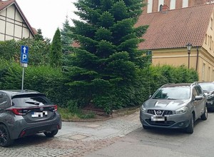 Straż miejska będzie odholowywać auta z olsztyńskiej starówki. I turystom i mieszkańcom