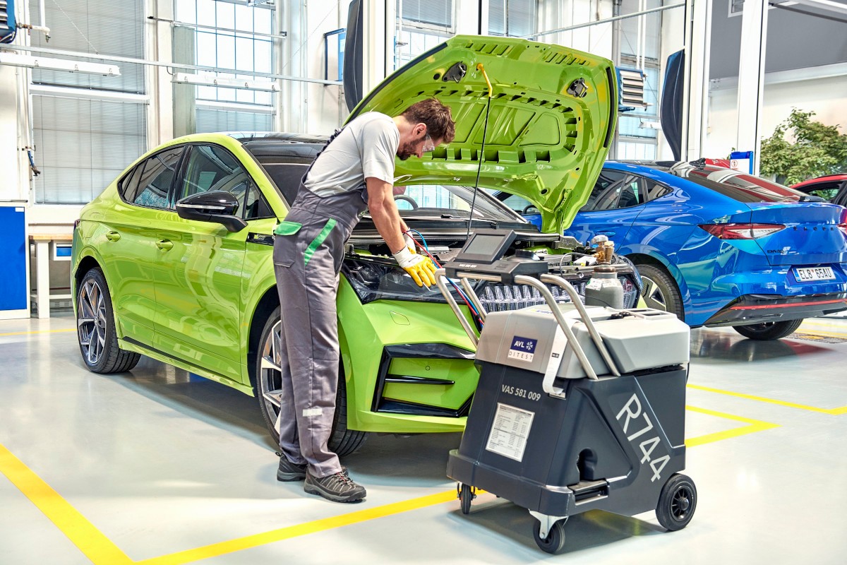 Raz w roku, najlepiej tuż przed latem, warto oddać auto do serwisu i sprawdzić, czy klimatyzacja jest sprawna