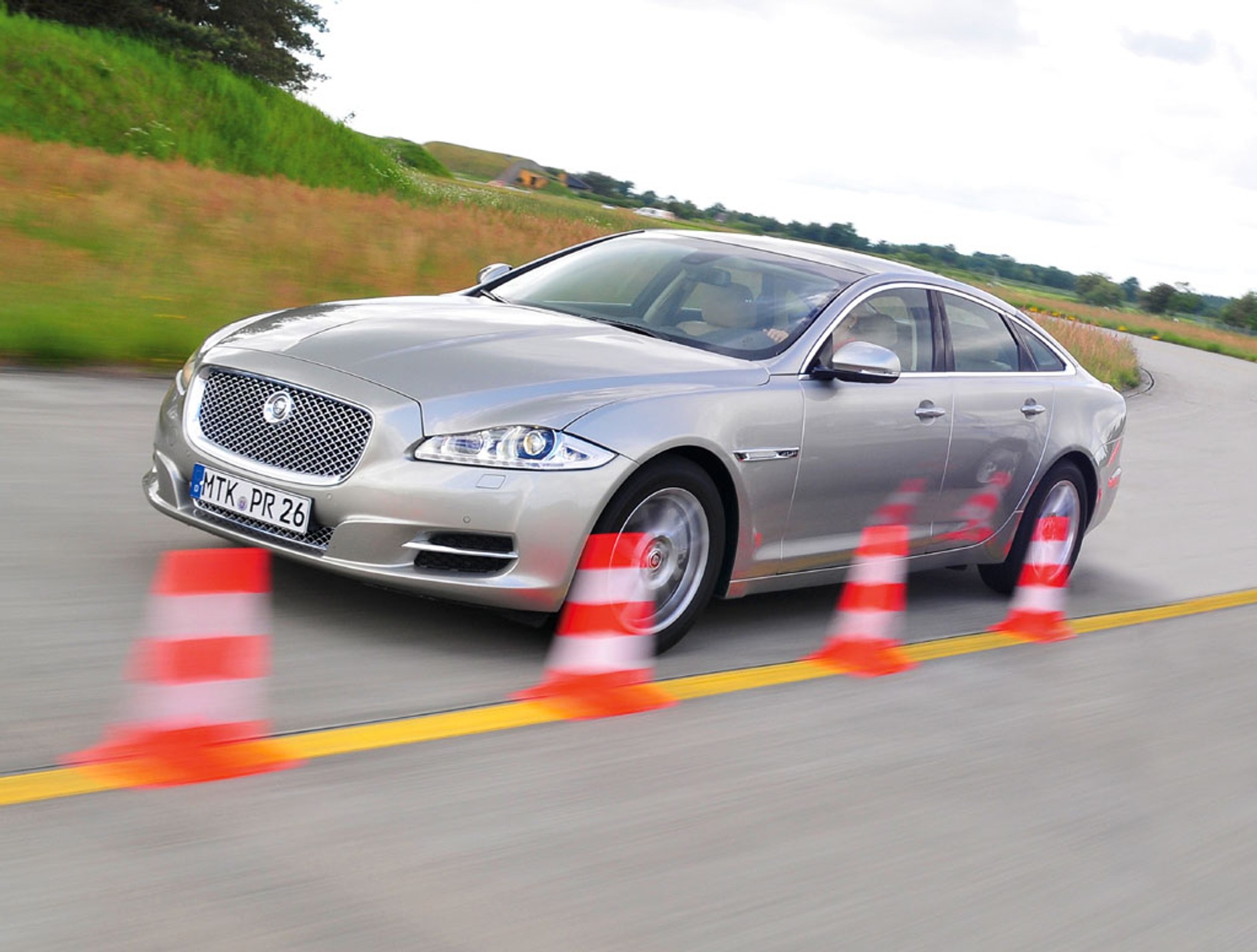 Jaguar XJ 3.0 D: Kot z nowego miotu