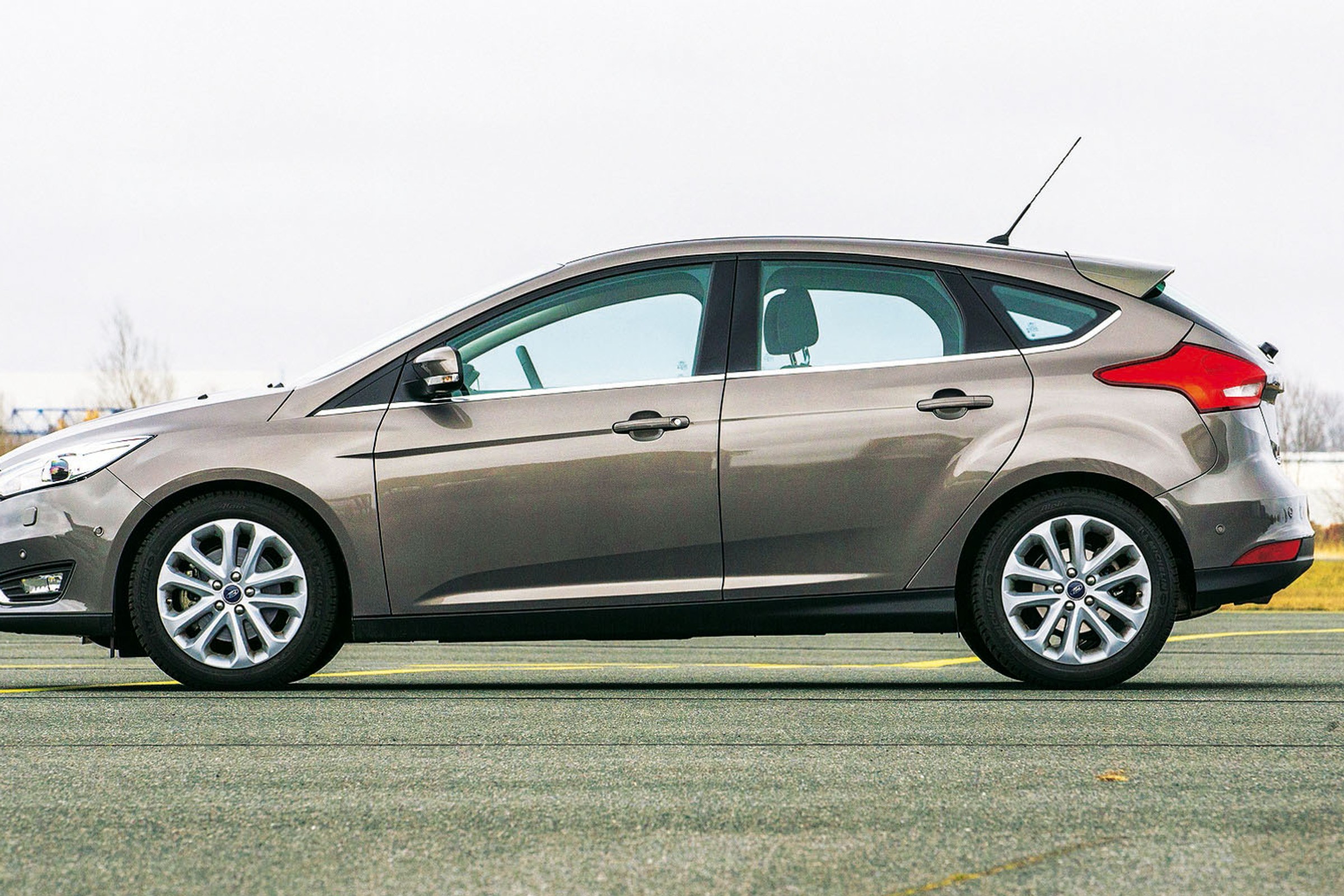 Mamy nowego, zaskakującego lidera importu. Ani nie Volkswagen, ani nie Opel