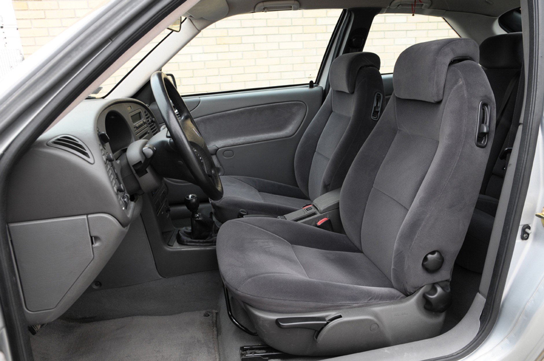 Saab 9-3 2.0 Turbo - Z pozoru na każdą kieszeń