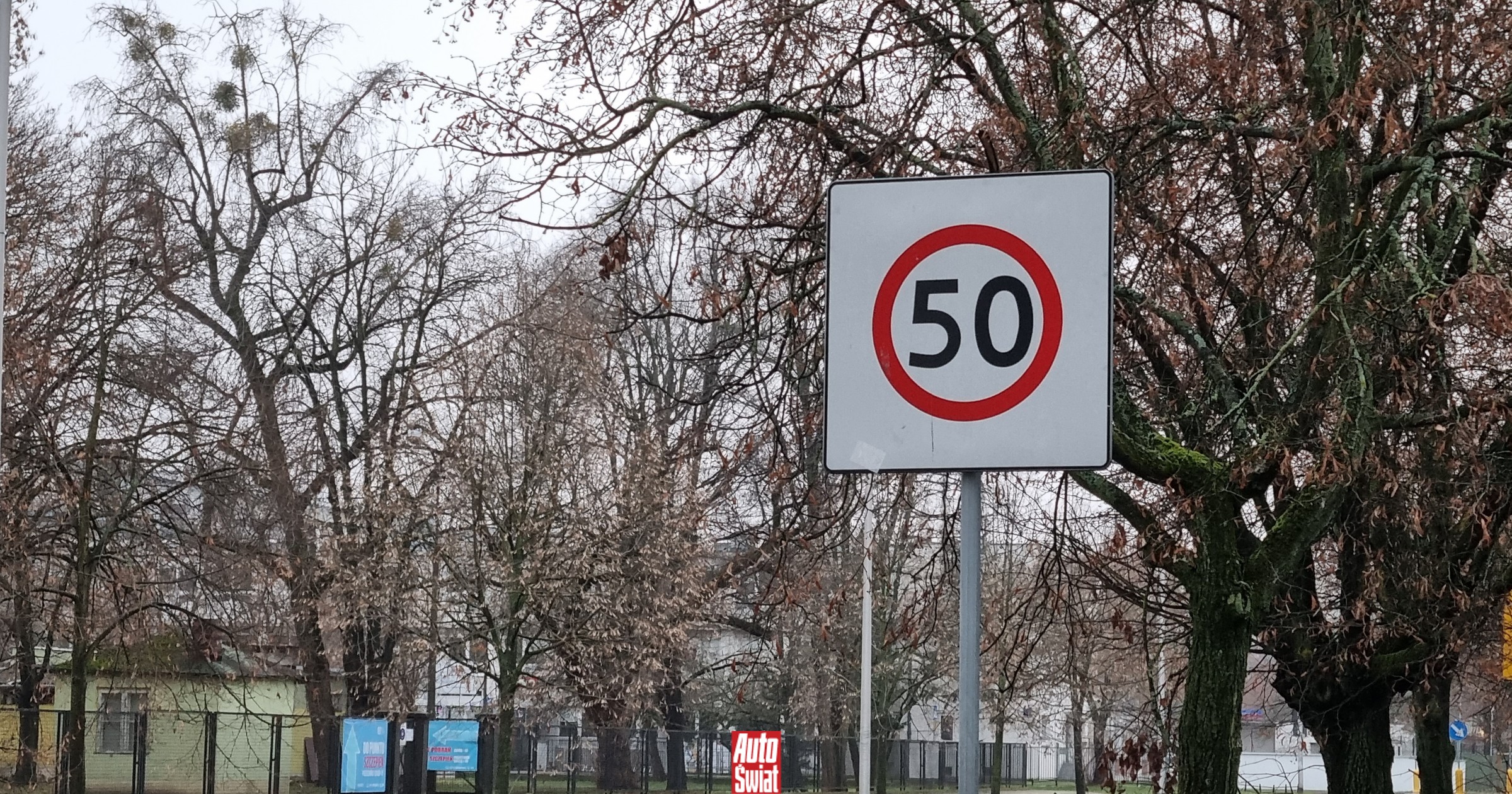 Znak kwadrat B-43 to nie jest zwykłe ograniczenie prędkości. Potężne mandaty