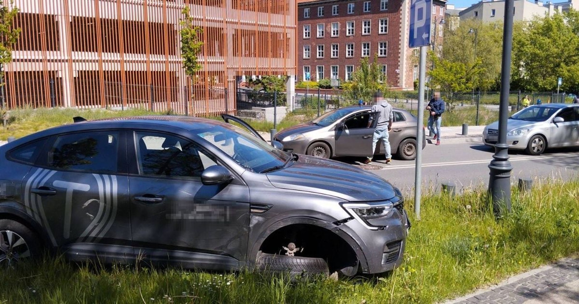15-latek uciekał przed policją. Przedtem wynajął auto na cudze dane