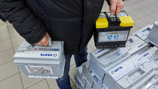 Kupno akumulatora w zwykłym sklepie to czasem optymalny wybór