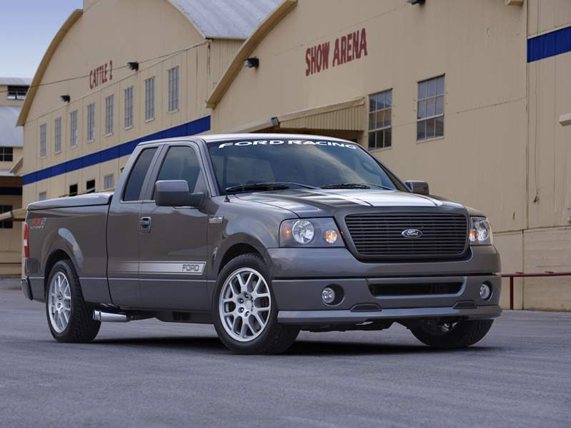 Ford potrafi sprzedać pickupa