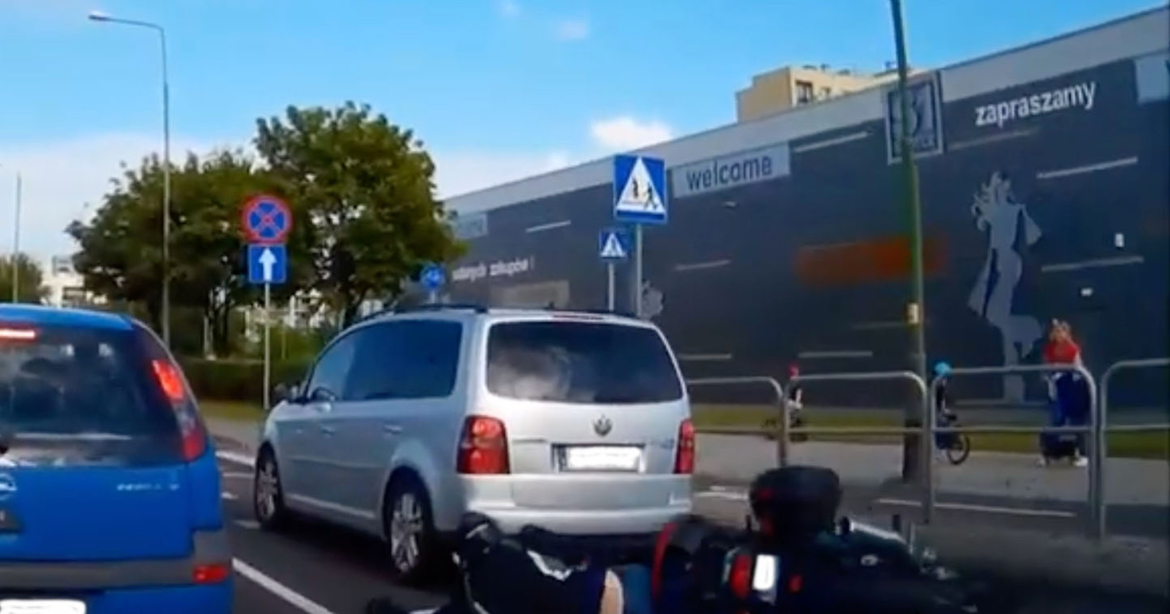 Czy przepuszczanie pieszych jest zachowaniem nagannym - są tacy co tak twierdzą