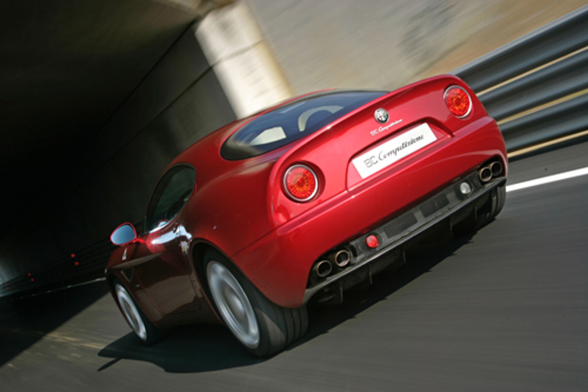 Alfa Romeo 8C Competizione - Drżyj Ferrari, Alfa nadchodzi!