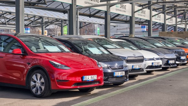Na wielu europejskich rynkach w ciągu ostatnich miesięcy rośnie popyt na auta elektryczne – zarówno nowe, jak i używane. 
