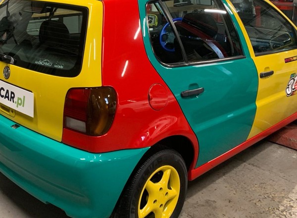Najbardziej kolorowe auto na aukcji WOŚP. Wiedziałeś, że to oryginał?