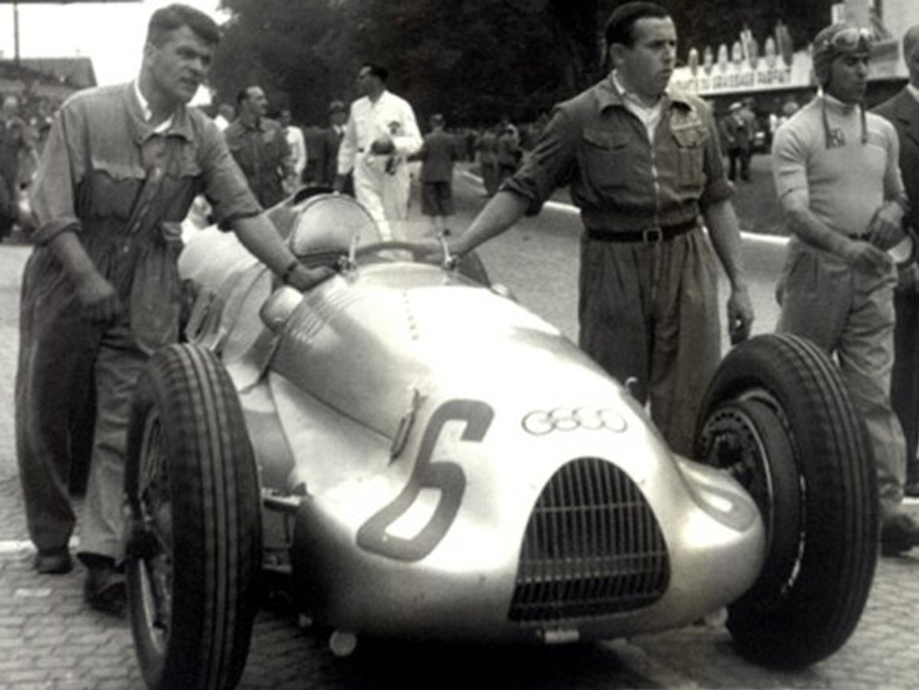 Przesunięto licytację Auto Union D-Type
