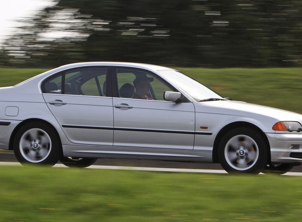 Stare BMW serii 3 do naprawy - akcja serwisowa popularnego modelu