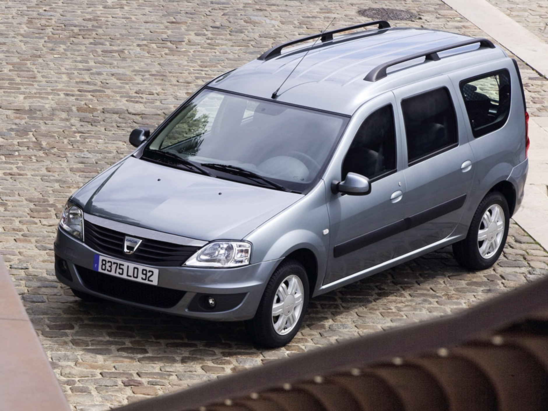 Paryż 2008: Dacia Logan MCV – nowa twarz dla kombi (wideo)