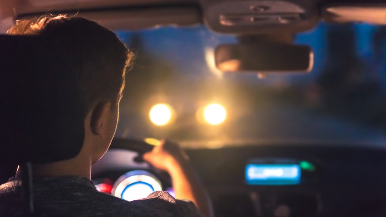 Jazda samochodem w nocy