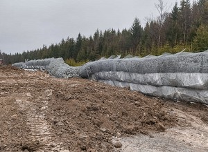GDDKiA narzeka. Wandale niszczą gabiony na budowie S1. Będą opóźnienia