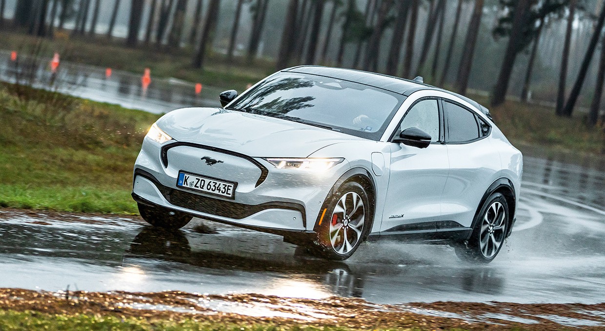 Ford Mustang Mach-E: elektryczny rozrabiaka