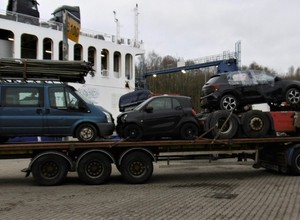 Takiego zestawu pojazdów w porcie nie widzieli. Obsługa z wrażenia wezwała policję