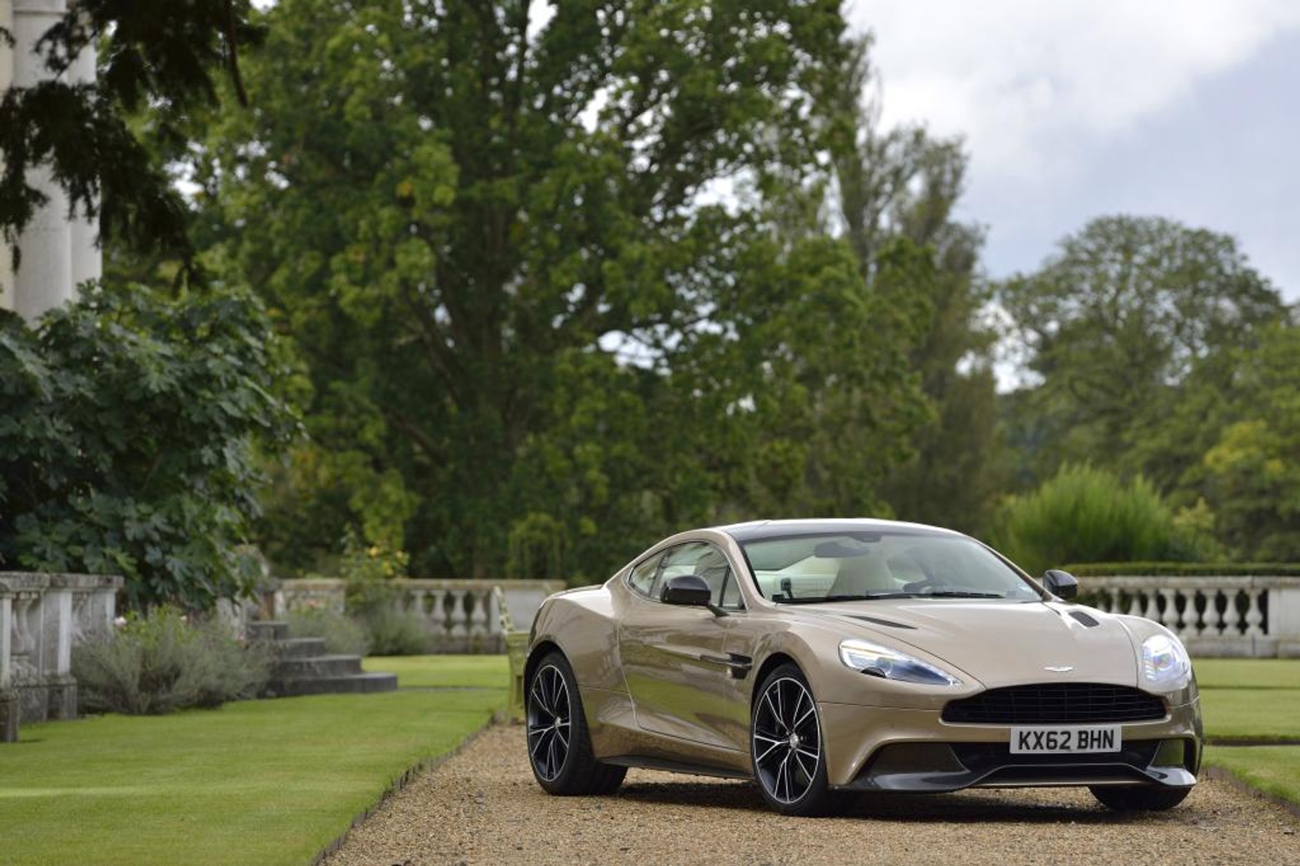 Jak jeździ Aston Martin Vanquish?