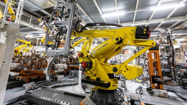 Stalowa prawa ręka Seata. Te roboty wykonują najcięższą pracę