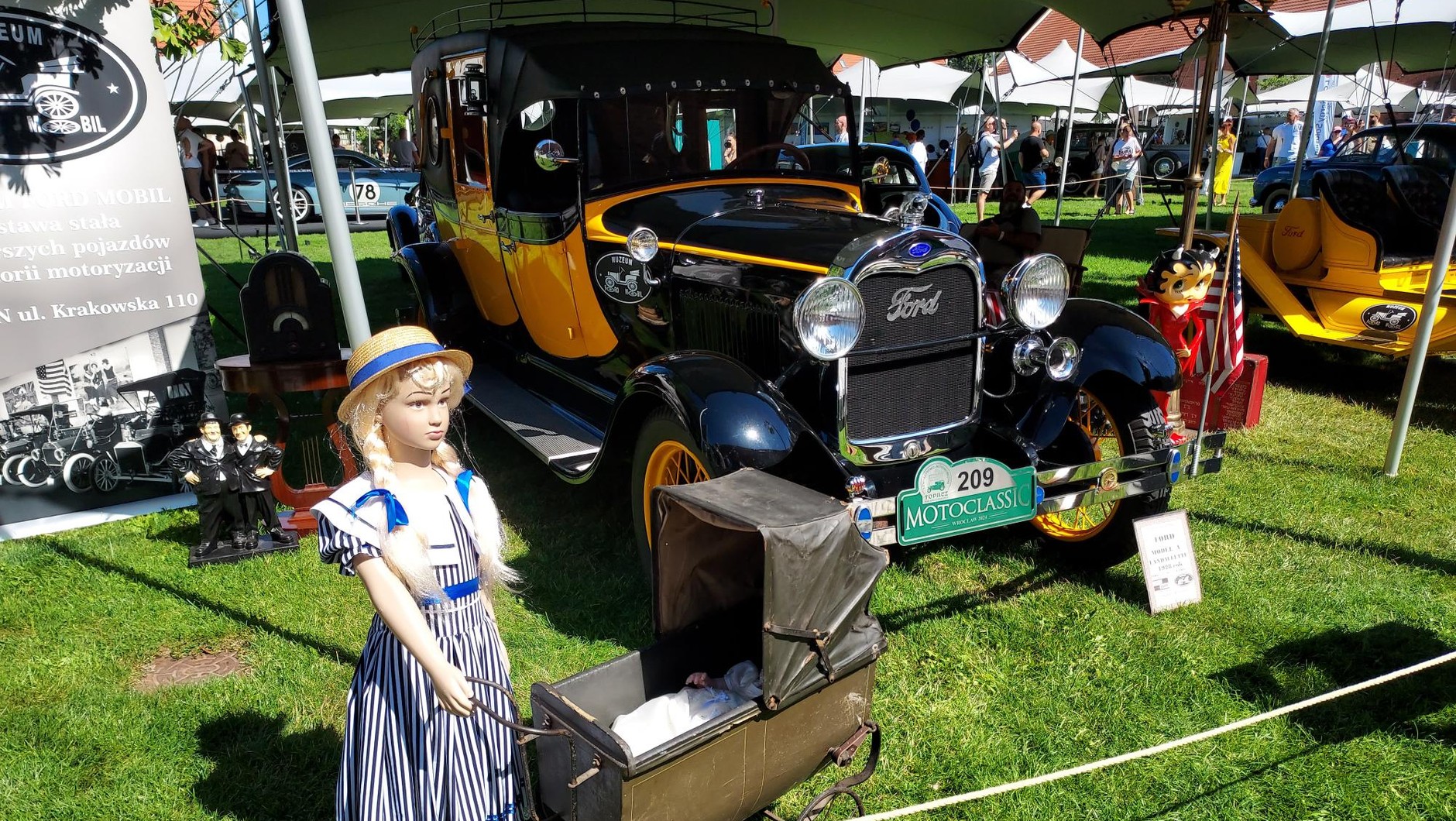 Klasyczne pojazdy na zamku Topacz 2024. Ford A z 1928 r. z muzeum w Będzinie.
