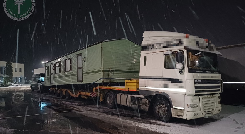 Kontrola ITD transportu nienormatywnego z domkiem holenderskim