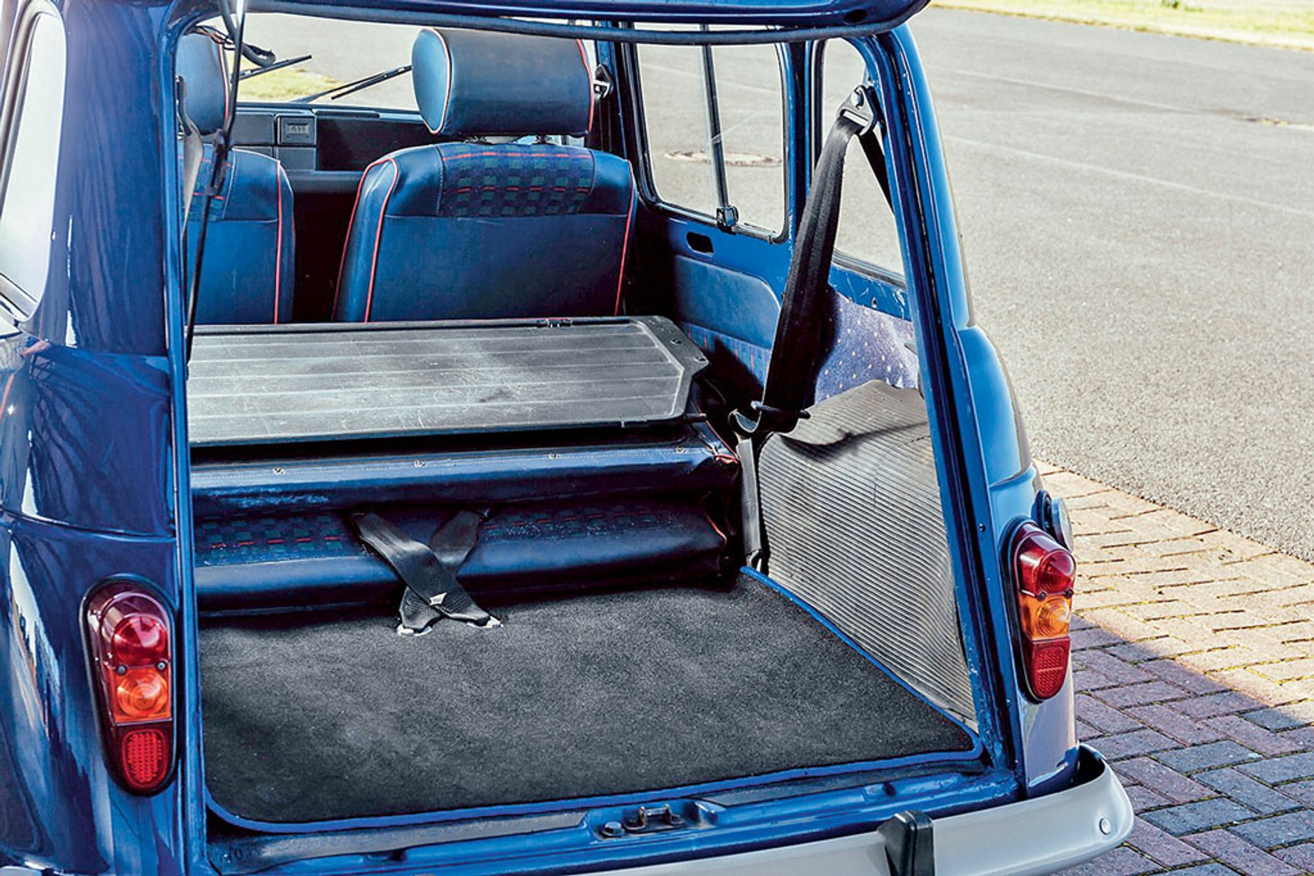 Renault 4 sprzed lat też miało pojemny bagażnik.