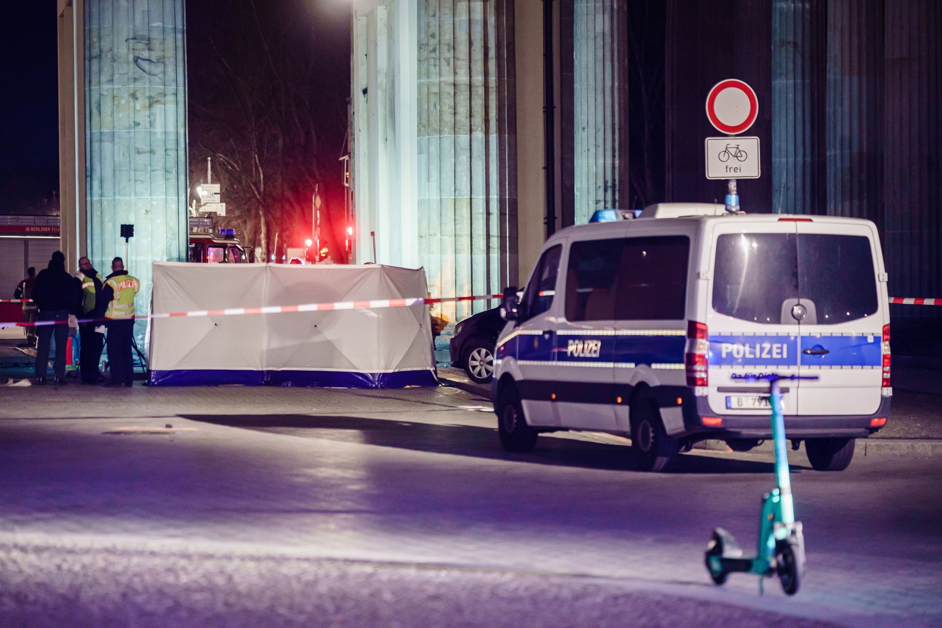 Samochód uderzył w Bramę Brandenburską