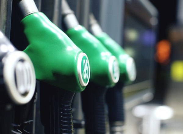 60 procent kierowców w Europie wybiera silniki spalinowe, a większość nie chce pojazdów autonomicznych